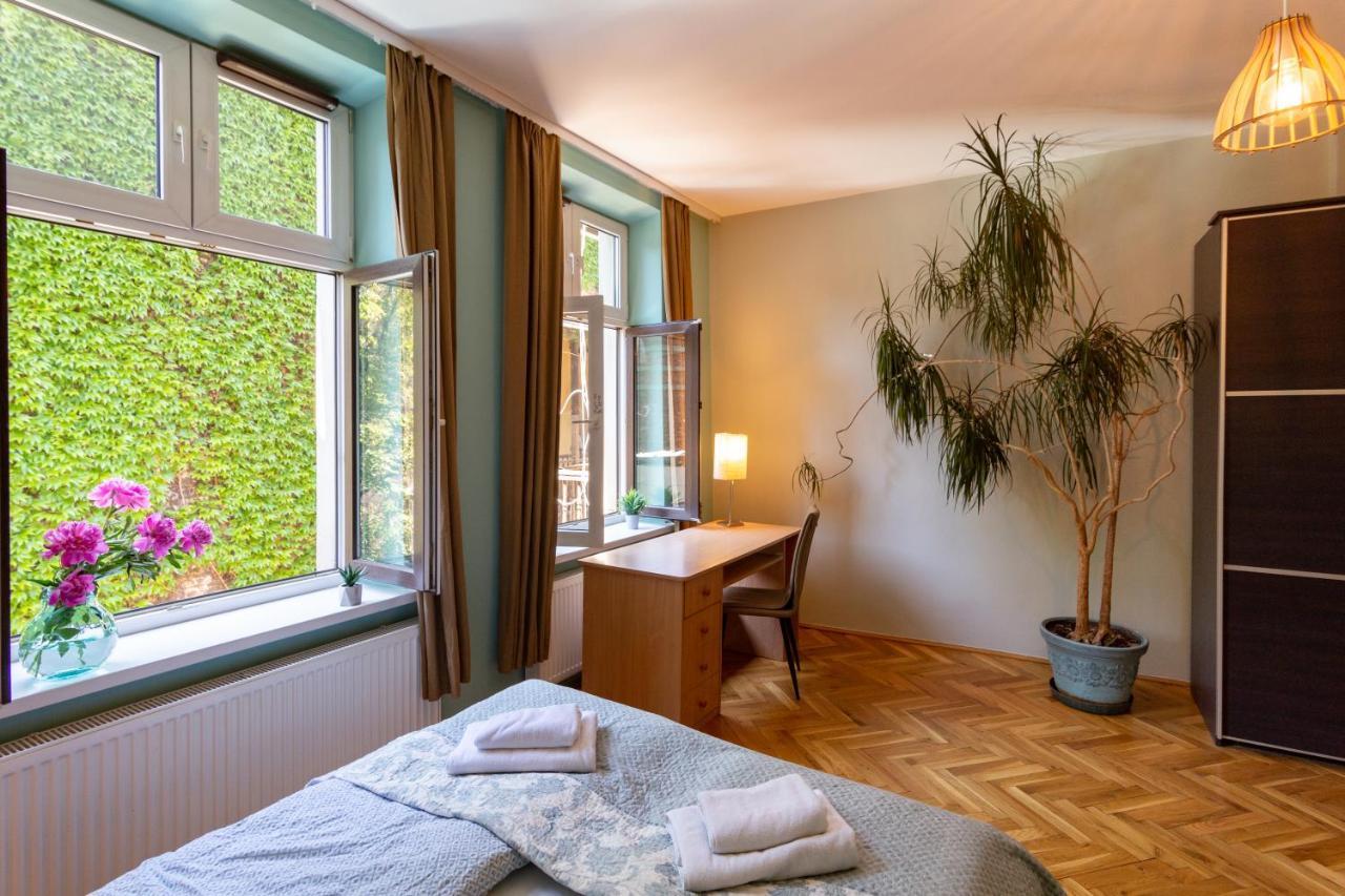 Spacious, Central & Artistic W/Brand New Bathroom! Krakau Exterior foto
