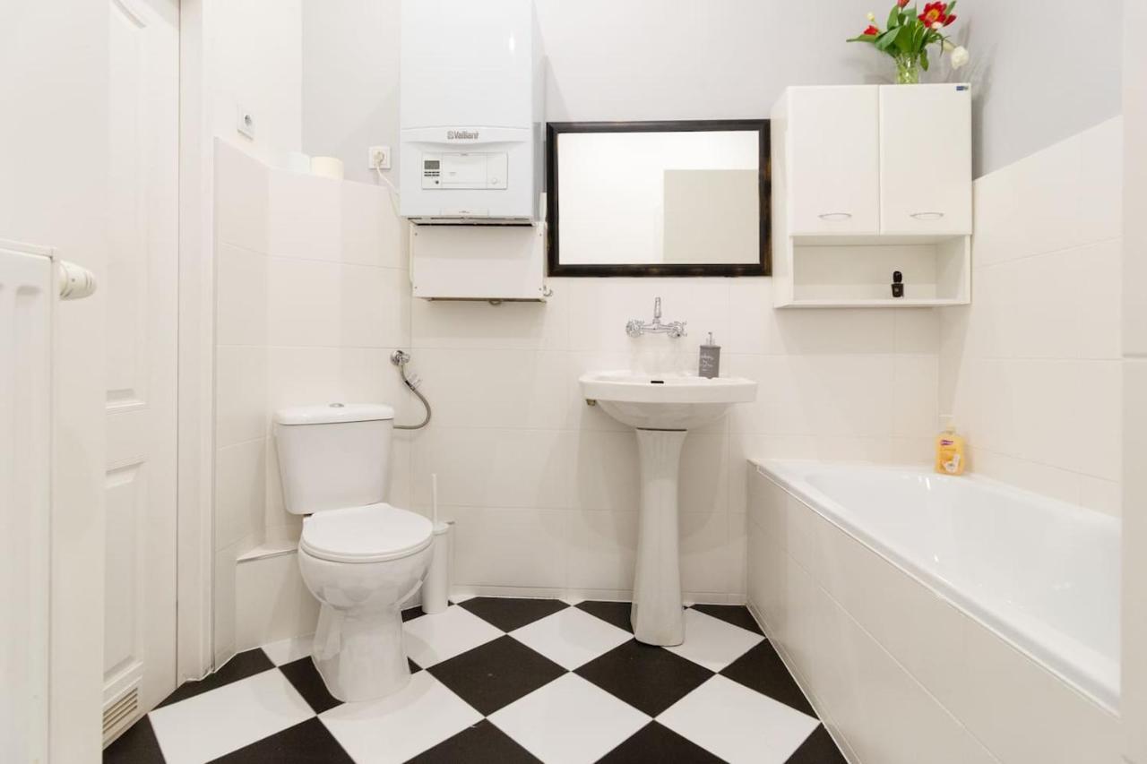 Spacious, Central & Artistic W/Brand New Bathroom! Krakau Exterior foto